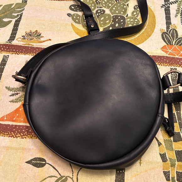 Portland Leather Goods Large Circle Bag. - Picture 2 of 6